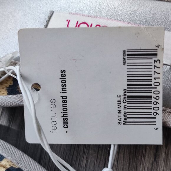 Xhilaration Shayla flats women's size 7M SilverSatin Mule Cushioned Insoles NWT - Picture 9 of 12